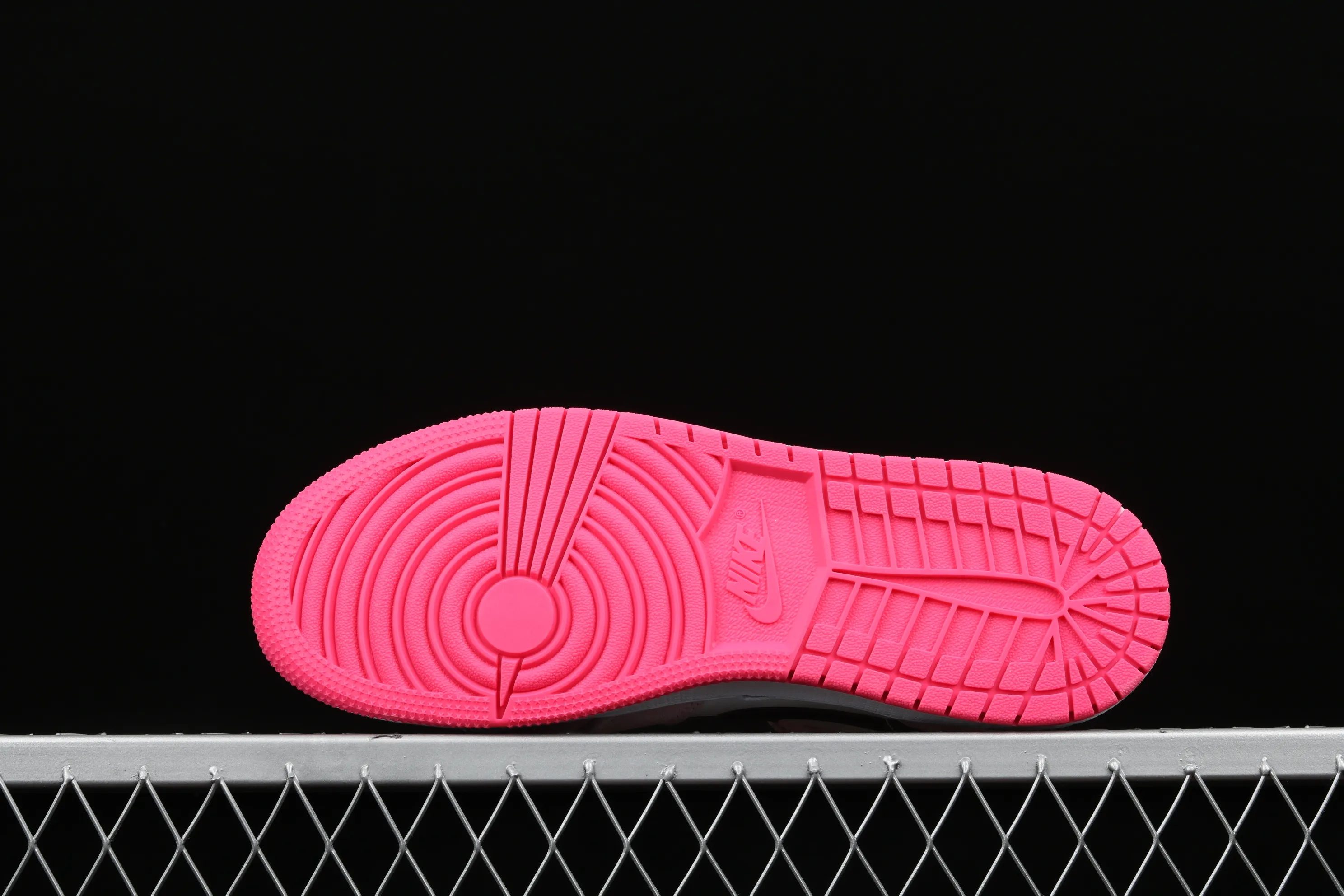 All Categories Air Jordan Jordan Series Basketball Shoes Air Jordan 1 Mid Air Jordan 1 Mid AJ1 Women's 7-hole Dirty Pink Suede Mid Toe 852542-801